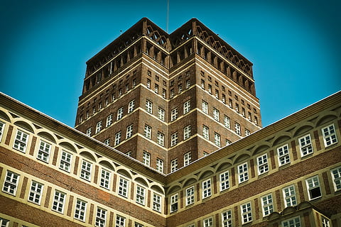 architettura, ufficio, costruzione, finestra, città, facciata, grattacielo, edificio per uffici, bicchiere, facciata in vetro, moderno, Düsseldorf, casa, immobiliare, case facciate, architettura moderna, Wilhelm Marx House, struttura costruita, esterno dell'edificio, cielo, Inquadratura dal basso, nessuno, cielo sereno, giorno, natura, blu, all'aperto, storia, il passato, quartiere residenziale, luce del sole, Torre, destinazioni di viaggio, appartamento, 4K, CC0, dominio pubblico, privo di copyright