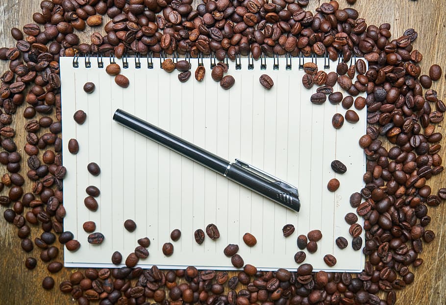 quadern, cafè, curs, el treball, espresso, gra de cafè, nuclis, pàgina, alimentació saludable, bon dia, nutrició, cafeïna, al matí, marró, taula, despertar, begudes, foto, menjar, escriure, fons, fotografia, bolígraf, estil de vida saludable, nucli, cafeteria, llegir, macro, treballar, foto de menjar, cappuccino, deliciós, primer pla, cuina, detall, llavor, fresc, bonic, latte, nota, prendre notes, colombia, blanc, literatura, paper, foto del producte, llibre, manuscrit, ploma estilogràfica, el sorteig, color, periodista, ningú, escola, article, llapis, dibuix, oficina, disseny, menjar i beguda, gra de cafè torrat, cafè - beguda, natura morta, vista d’angle alt, a l'interior, directament a sobre, gran grup d'objectes, cap gent, frescor, beure, refresc, tassa de cafè, tassa, torrat, 5K