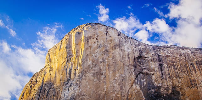 acantilado, nubes, alto, paisaje, montaña, al aire libre, rock, escénico, cielo, viaje, Valle, nube - cielo, día, nadie, vista de ángulo bajo, exterior del edificio, arquitectura, de cerca, naturaleza, roca - objeto, sólido, formacion de roca, paisajes - naturaleza, escena no urbana, ambiente, destinos de viaje, azul, belleza en la naturaleza, cordillera, formación, 4K, CC0, dominio público, libre de derechos