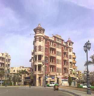 Damanhur, Ägypten, Himmel, Wolken, Gebäude, Autos, Straßen, die Architektur, städtisch, Stadt, Städte, draußen, Bäume, Straße, städtische Szene, berühmter Platz, Gebäudehülle, gebaute Struktur, wolke - himmel, Transportmittel, Transport, Kraftfahrzeug, Auto, Landfahrzeug, Natur, Tag, Strassenlicht, zufällige Menschen, Wohngegend, Wohnung, 1080P, CC0, gemeinfrei, lizenzfrei