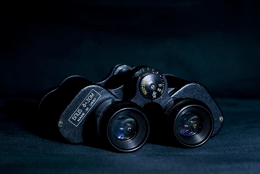 negre, binocular, objecte, binoculars, negre, objecte, primer pla, a l'interior, color negre, fons negre, cap gent, centrar-se en primer pla, natura morta, tir de l'estudi, tecnologia, temes de fotografia, blau, càmera - equip fotogràfic, sol objecte, lent - instrument òptic, esport, càmera, seguretat, equipament esportiu, equip fotogràfic, roda, luxe, càmera digital, entrenament de pes, 2K