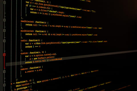dator kod illustration, övervaka, programmering, dataprogramering, dator, utveckling, design, programmeringskod, teknologi, företag, webbutveckling, skärm, kodning, data, internet, datorskärm, html, datormjukvara, kommunikation, upplyst, inget folk, text, natt, inomhus, förbindelse, närbild, siffra, lysande, multi färgad, information, västra skriptet, röd, byggd struktur, elektricitet, nätverksserver, 5K, CC0, offentligt domän, royaltyfria