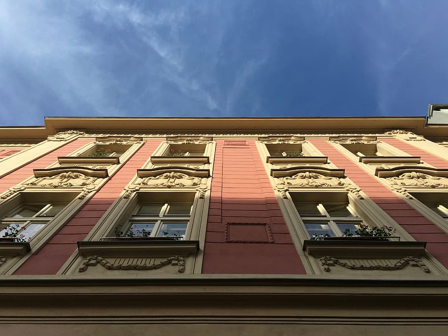 blu, costruzione, vecchio, cielo, Inquadratura dal basso, architettura, struttura costruita, esterno dell'edificio, finestra, nessuno, nuvola - cielo, natura, giorno, quartiere residenziale, all'aperto, città, luce del sole, balcone, di fila, governo, viaggio, appartamento, direttamente sotto, 4K