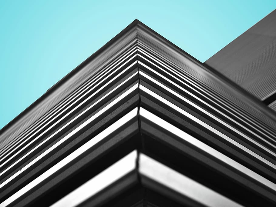 grå, sort, tag, arkitektur, bygget struktur, stål, moderne, bygning udvendig, mønster, metal, vindue, byggebranchen, abstrakt, trekant form, ingen mennesker, dag, lav vinkel visning, himmel, skyfri himmel, bygning, natur, blå, kontorbygning udvendig, udendørs, by, hjørne, tæt på, kontor, sollys, skyskraber, 4K