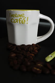 caffè, tazza, fagioli, bere, bar, boccale, caldo, prima colazione, tazza di caffè, cibo e bevande, caffè - bevanda, rinfresco, freschezza, chicco di caffè tostato, in casa, natura morta, testo, cibo, sceneggiatura occidentale, nessuno, avvicinamento, Chicco di caffe, messa a fuoco selettiva, comunicazione, bevanda analcolica, vasellame, caffeina, latte macchiato, tentazione, spuntino, 1080P, CC0, dominio pubblico, privo di copyright