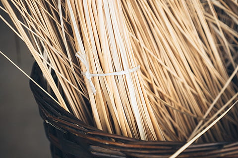 bunch of straw, bunch, straw, objects, food, close-up, yellow, no people, indoors, day, container, wood - material, large group of objects, still life, abundance, food and drink, high angle view, basket, italian food, pasta, raw food, tied up, selective focus, toothpick, bamboo - material, spaghetti, stick - plant part, palm leaf, 4K, CC0, public domain, royalty free