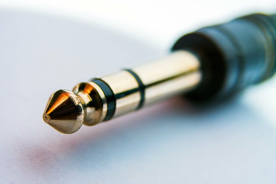selettivo, fotografia a fuoco, coassiale, Jack, spina, connessione, tecnologia, attrezzatura, suono, musica, chitarra, microfono, analogico, Collegare, trasferimento, cordone, informazione, connettore, cavo, cuffie, filo, comunicazione, macro, vicino, piccolo, lunghezza focale, simbolo, messa a fuoco selettiva, avvicinamento, color oro, girato in studio, dipendenza, nessuno, assistenza sanitaria e medicina, giorno, singolo oggetto, in casa, martelletto, sfondo bianco, legge, giustizia - concetto, copia spazio, sistema legale, vista dall'alto, medicina, attività commerciale, alcool, ricerca, cultura artistica e intrattenimento, 4K
