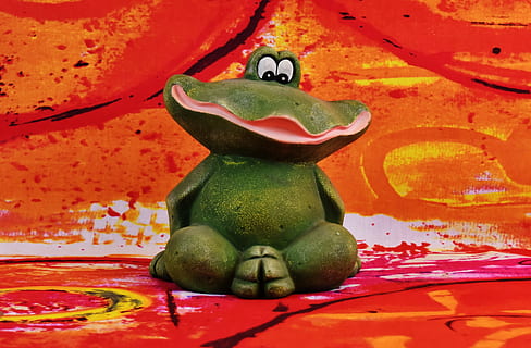 frø, tal, sjovt, nuttet, sjov, grøn, dekoration, ingen mennesker, fest, indendørs, tæt på, dag, Kunst og håndværk, kreativitet, repræsentation, menneskelig repræsentation, håndværk, skulptur, stilleben, mandlig lighed, multi farvet, rød, statue, mønster, figur, religion, design, 4K, CC0, offentligt domæne, royaltyfrie