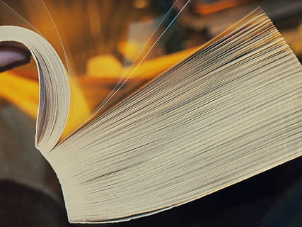 lukket billede, hvid, åben, Bestil, tæt på, Foto, ark, bind, blad, tur, side, læsning, Læs, bibliotek, plade, befæstelser, computer, kunst, ingen mennesker, udstyr, kreativitet, gul, indendørs, træ - materiale, Kunst og håndværk, fokus på forgrunden, enkelt objekt, offentliggørelse, studio skud, håndværk, selektiv fokusering, aktivitet, forretning, uddannelse, blande, 4K, CC0, offentligt domæne, royaltyfrie