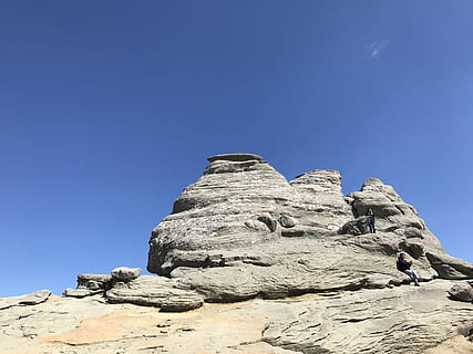sfinge bucegi, babele, montagna, Bucegi, Romania, sfinge, pietra, fenomeno, roccia, cielo, solido, blu, roccia - oggetto, Inquadratura dal basso, cielo sereno, natura, giorno, formazione rocciosa, nessuno, soleggiato, luce del sole, scenics - natura, all'aperto, storia, copia spazio, il passato, viaggio, eroso, formazione, 4K, CC0, dominio pubblico, privo di copyright