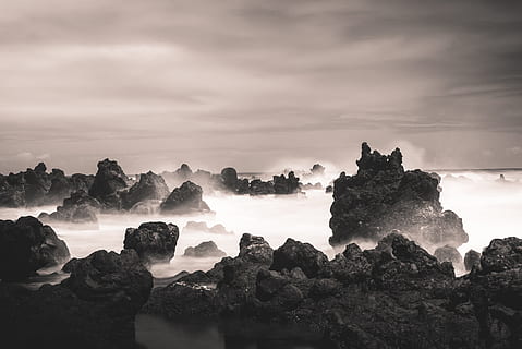 fotografía de paisaje, las olas del mar, estrellarse, rocas, formacion de roca, gris, nubes, choque, rock, wafe, nube, Oceano, agua, naturaleza, nube - cielo, paisaje de nubes, mar, scenics, paisaje, cielo, clima, cielo dramático, puesta de sol, oscuro, al aire libre, tormenta, nadie, roca - objeto, imagen en color, belleza en la naturaleza, nublado, silueta, sólido, paisajes - naturaleza, escena tranquila, tranquilidad, escena no urbana, idílico, día, 5K, CC0, dominio público, libre de derechos