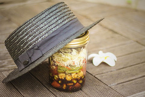 grigio, fedora di vimini, barattolo di vetro, fedora, cibo, cibo e bevande, nessuno, tavolo, mangiare sano, in casa, vaso, benessere, freschezza, avvicinamento, legno - materiale, contenitore, natura morta, concentrarsi sulle conoscenze acquisite, vista dall'alto, nastro, verdura, pianta fiorita, pronto a mangiare, frutta, spuntino, stuoia, prima colazione, 1080P, CC0, dominio pubblico, privo di copyright