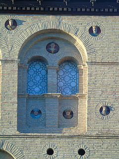 Monument, Saragossa, Fenster, die Architektur, Bogen, gebaute Struktur, Gebäudehülle, Tag, keine Leute, Geschichte, die Vergangenheit, Gebäude, Flachwinkelansicht, Anbetungsstätte, Religion, Muster, Glauben, alt, Spiritualität, Reiseziele, draußen, Uhr, Backstein, aufwendig, 5K, CC0, gemeinfrei, lizenzfrei