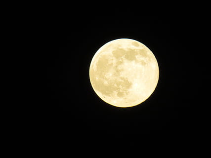 ay, Karanlık gece, katı, alt, sağlam alt, gece, astronomi, insansız, açık havada, aydınlatılmış, uzay, Dolunay, gökyüzü, daire, geometrik şekil, gezegen ay, doğada güzellik, şekil, manzaralar - doğa, kopya alanı, doğa, huzur, görkemli, Sarı, karanlık, Ay ışığı, siyah arka plan, uzay ve astronomi, 4K, CC0, kamu malı, telif ücretsiz