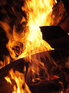 ild, midsommer, flamme, blis, lejrbål, brænding, varme - temperatur, brand - naturligt fænomen, nat, orange farve, glødende, log, træ - materiale, natur, træ, Brænde, bevægelse, ingen mennesker, bål, tæt på, ildsted, meddelelse, miljø, 2K, CC0, offentligt domæne, royaltyfrie