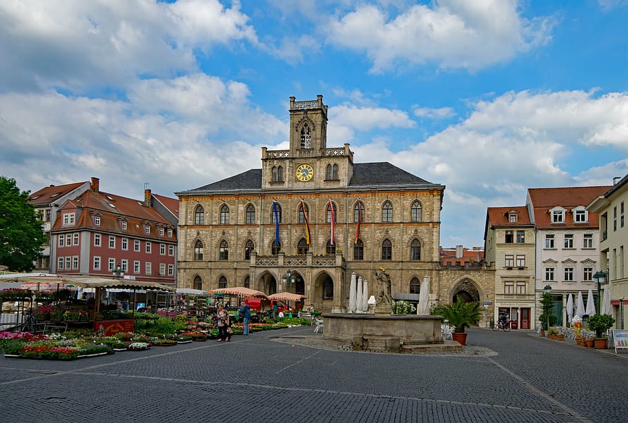 Rådhus, Weimar, Thüringen Tyskland, Tyskland, gammel by, gamle bygning, steder af interesse, kultur, kunst, bygning, historie, markedsplads, springvand, landmænd lokale marked, marked, bygget struktur, arkitektur, bygning udvendig, sky - himmel, himmel, by, natur, fortiden, dag, rejsemål, transportmidler, gade, vej, turisme, udendørs, ingen mennesker, rejse, 5K