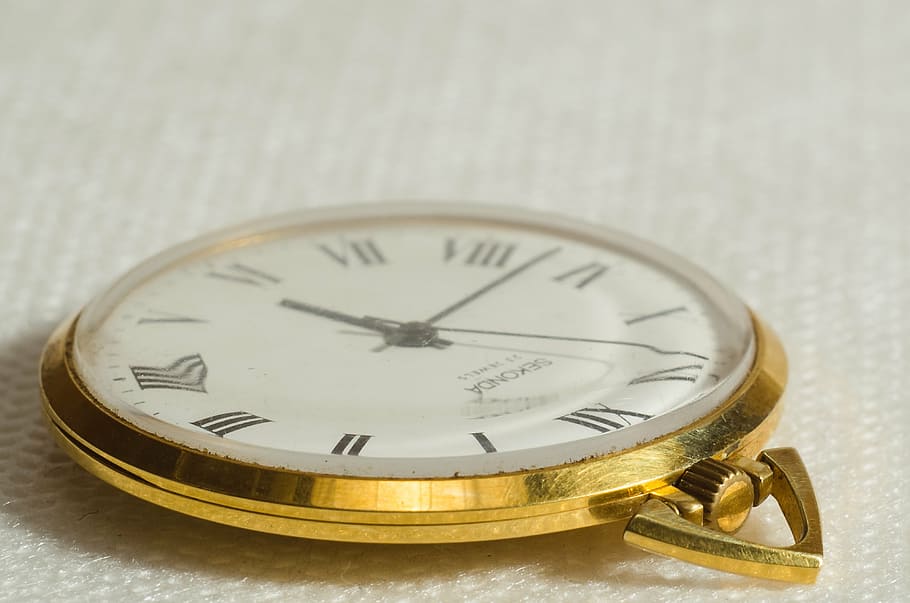 rellotge, temps, minut, hores, mecànica, col · lecció, vintage, marcar, mecànic, retro, antic, precisió, veure, instrument del temps, color daurat, natura morta, a l'interior, cap gent, tir de l'estudi, primer pla, or, sol objecte, nombre, nombre romà, antiguitat, riquesa, rellotge de butxaca, negocis, accessori personal, luxe, Minuta, 2K