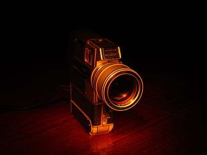 Kamera, Reflex, alt, filmadora, Jahrgang, Linse, Kameraobjektiv, Technologie, drinnen, schwarzer Hintergrund, Stillleben, einzelnes Objekt, Kunst, Kultur und Unterhaltung, Tabelle, keine Leute, Fotografie-Themen, Studioaufnahme, Nahansicht, Kamera - Fotoausrüstung, Retro-Stil, High Angle View, Geschichte, Fotoausrüstung, die Vergangenheit, Holz - Material, beleuchtet, 5K, CC0, gemeinfrei, lizenzfrei
