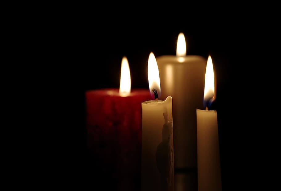 fire, hvid, tilspidsning, stearinlys, advent, ild, aften, lysekrone, Flammen, lys, At fjerne, mørket, voks, glød, sindsro, ekspression, ånd, dekoration, romantik, brænding, brand - naturligt fænomen, mørk, flamme, sort baggrund, indendørs, belyst, tæt på, studio skud, varme - temperatur, ingen mennesker, kopiere plads, natur, hjemlige værelse, belysningsudstyr, sort farve, religion, lys - naturligt fænomen, lysstyrke, 4K