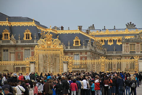menneskemængde, Versailles, human, stor gruppe mennesker, arkitektur, rejsemål, bygning udvendig, udendørs, bygget struktur, rigtige mennesker, herrer, Kvinder, gruppe af mennesker, livsstil, himmel, by, skyfri himmel, voksen, historie, fortiden, natur, rejse, 4K, CC0, offentligt domæne, royaltyfrie