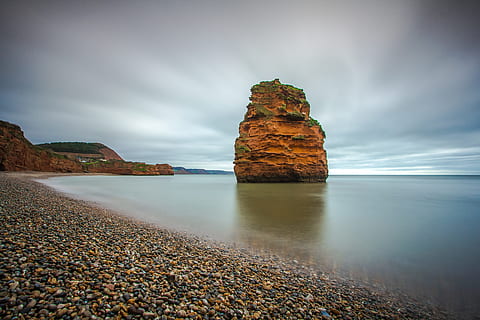 brun, grønn, fjell, midtkropp, vann, grønt fjell, midten, kropp av vann, rev, hav, kyst, devon, england, Strand, natur, kystlinje, sand, landskap, sky - himmel, ingen folk, rock-objekt, himmel, scenics, Seascape, utendørs, vannets kant, fargebilde, clouds, uk, sommer, refleksjon, stein, fast, skjønnhet i naturen, land, lang eksponering, ro, naturskjønnhet - natur, bergformasjon, rolig scene, klippe, stable stein, erodert, 5K, CC0, offentlig domene, opphavsrett gratis