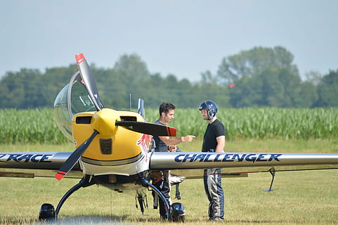 letoun, pilot, letadlo, létat, letectví, létající, nebe, křídlo, dva lidé, leteckého vozidla, Příroda, muži, přeprava, den, samci, dospělý, lidé, mladého dospělého, venku, plná délka, jednotný, sedící, oblečení, letiště, způsob dopravy, letecký a kosmický průmysl, lidské paže, 5K, CC0, veřejná doména, bez autorských práv