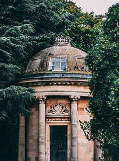 marrón, construcción de cúpula, rodeado, arboles, fotografía, hormigón, sala, arquitectura, árbol, edificio, ladrillo, parque, pájaro, verde, rojo, jardín, hoja, estructura construida, exterior del edificio, planta, vista de ángulo bajo, día, nadie, naturaleza, el pasado, historia, crecimiento, Entrada, creencia, religión, columna arquitectonica, Arte y artesanía, al aire libre, destinos de viaje, florido, 5K, CC0, dominio público, libre de derechos