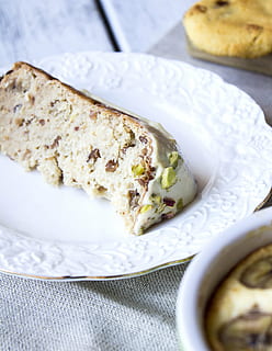 Ostern, Osterkuchen, Backen, Urlaub, Lebensmittel, Frühling, Küche, Tabelle, Ostern backen, Essen und Trinken, fertig für den Verzehr, Frische, gesundes Essen, Brot, Teller, Wohlbefinden, drinnen, Nahansicht, Stillleben, keine Leute, selektiver Fokus, Scheibe, Obst, Mahlzeit, Serviergröße, Sandwich, Gemüse, Frühstück, Versuchung, 4K, CC0, gemeinfrei, lizenzfrei