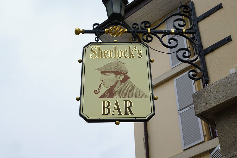 barra, escut, scherlock, depenen, pub, cafeteria, nota, drama, crim, l'escena del crim, novel·la, llibre, detectiu, la policia, cerca, vevey, suïssa, elemental, text, comunicació, vista d’angle baix, signe, cap gent, dia, guió occidental, orientació, arquitectura, primer pla, estructura construïda, metall, a l'aire lliure, informació, representació, representació humana, direcció, bany, cel, signe de bany, 5K