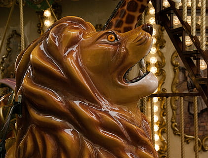 maneggio, giostra, Leone, luna park, scultura, rappresentazione, statua, arte e artigianato, rappresentazione umana, color oro, creatività, nessuno, religione, somiglianza maschile, credenza, architettura, spiritualità, mestiere, avvicinamento, struttura costruita, luogo di culto, ornato, idolo, 2K, CC0, dominio pubblico, privo di copyright