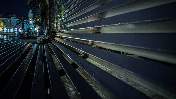 Nacht-, Stuhl, Teilt, die Architektur, Treppe, gebaute Struktur, der Weg nach vorn, Richtung, keine Leute, Natur, Transport, Stadt, draußen, Stufen und Treppen, abnehmende Perspektive, Fußweg, Metall, Fluchtpunkt, Bank, Reise, 4K, CC0, gemeinfrei, lizenzfrei