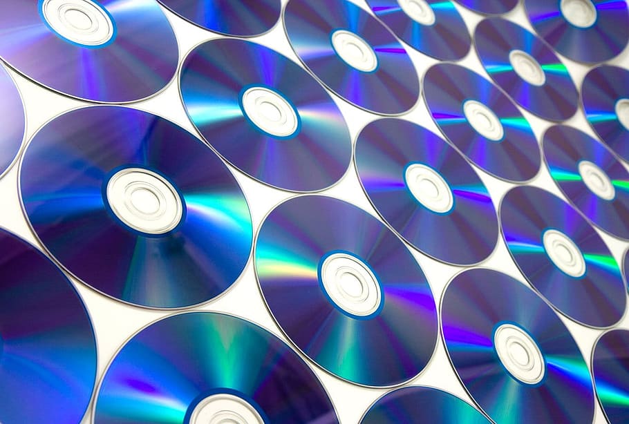 iridescente, lotto di dischi cd, DVD, compatto, disco, dischi, raggio, computer, Conservazione, tecnologia, avvicinamento, fotogramma intero, sfondi, forma, nessuno, forma geometrica, cerchio, blu, modello, brillante, in casa, multicolore, astratto, riflessione, design, cultura artistica e intrattenimento, viola, girato in studio, musica, 720P