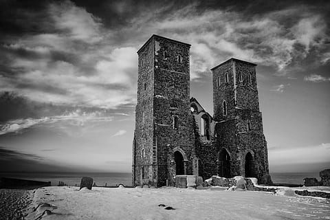 old, saxon pair, towers, sit, top, cliffs, old Saxon, pair, on top, Reculver, Kent, England, architecture, winter, black And White, history, no People, old-fashioned, architecture And Buildings, uK, cloud - sky, old ruin, abandoned, outdoors, sky, the past, built structure, nature, ancient, building exterior, building, storm, religion, ruined, damaged, land, deterioration, 4K, CC0, public domain, royalty free