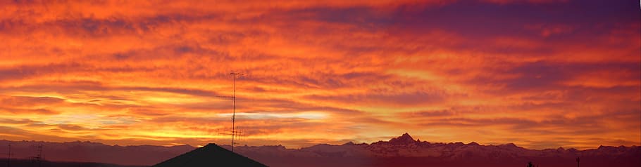 apus de soare, nori, colorate, perspectivă, cer, roșu, orizont, arderea cerului, ușoară, atmosfera, seară, amurg, culoare portocalie, natură, frumusețe în natură, o scenă liniștită, scenics, nor - cer, scenice - natura, siluetă, arhitectură, nici o persoana, Munte, exteriorul clădirii, construită, destinații de călătorie, în aer liber, tehnologie, liniște, clădire, dramatic cer, cerul romantic, 5K