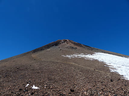 teide, Berg, Gipfel, Vulkan, Berg, Gipfel, Teneriffa, Pico del Teide, el teide, Weg, erhebt euch, Geröll, Lava, Lavastein, Lavafelder, Schneefeld, Schnee ruht, Natur, Landschaft, Himmel, szenen, Blau, draußen, vulkanische Landschaft, Reiseorte, keine Leute, Kanarische Inseln, Sand, klarer Himmel, Szenen - Natur, Umgebung, Schönheit in der Natur, Ruhe, Land, Nicht-städtische Szene, Tag, ruhige Szene, Reise, Reiseziele, kopieren sie platz, Schnee, Klima, schneebedeckter Berg, trockenes Klima, 4K, CC0, gemeinfrei, lizenzfrei