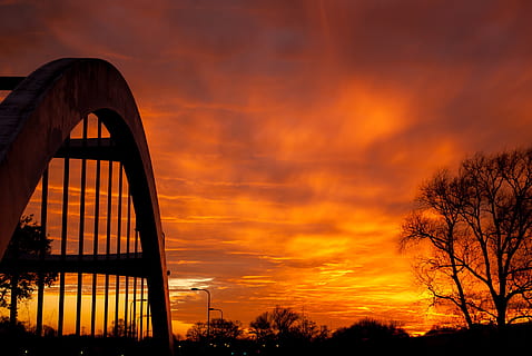 Sonnenuntergang, Wolken, Abend, rot, brücke, Abendrot, Brücke, Himmel, Sonne, Landschaft, Silhouette, Reiseziele, Dämmerung, keine Leute, draußen, orange Farbe, wolke - himmel, Baum, Natur, die Architektur, Szenen - Natur, Schönheit in der Natur, gebaute Struktur, Pflanze, Verbindung, Flachwinkelansicht, Bogen, Brücke - künstliche Struktur, Transport, 4K, CC0, gemeinfrei, lizenzfrei