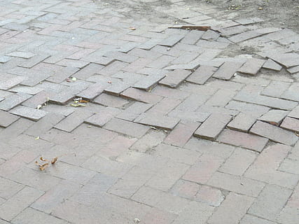 mattoni, marciapiede, modello, sentiero, ruvido, passerella, all'aperto, strada, ciottolo, sfondi, pavimentazione, vista dall'alto, giorno, pietra, pavimentazione in pietra, città, nessuno, animale, temi animali, vertebrato, natura, fotogramma intero, un animale, mezzi di trasporto, architettura, 4K, CC0, dominio pubblico, privo di copyright