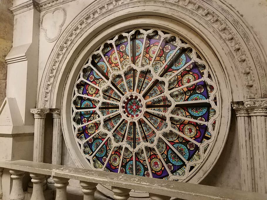 finestra di fiore, Chiesa, modello, architettura, struttura costruita, luogo di culto, nessuno, costruzione, esterno dell'edificio, religione, credenza, spiritualità, design, arco, arte e artigianato, cerchio, vetro colorato, Inquadratura dal basso, bicchiere, ornato, soffitto, architettura e arte, direttamente sotto, motivo floreale, 4K