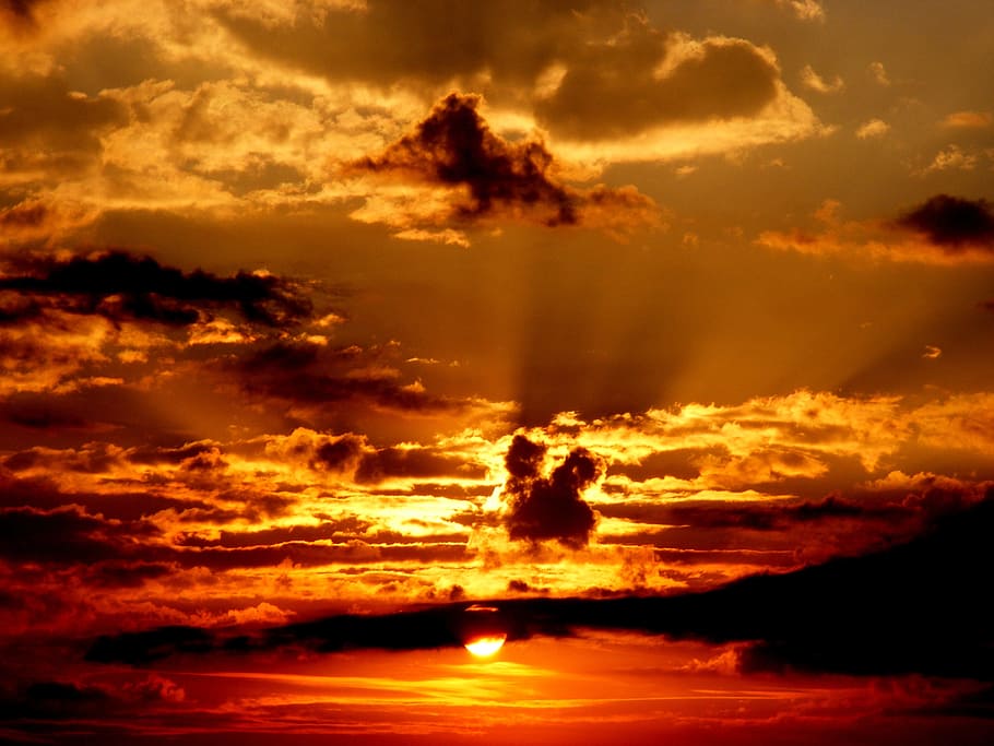 Sonnenuntergang, Himmel, Sonne, Wolke, Dämmerung, rot, wolke - himmel, Dramatischer Himmel, Schönheit in der Natur, orange Farbe, Natur, Szenen - Natur, keine Leute, Sturm, Wolkengebilde, Gelb, dunkel, Hitze - Temperatur, idyllisch, Umgebung, Hintergründe, bedeckt, draußen, abstrakte Hintergründe, 2K
