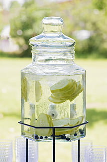 verversen, drinken, verfrissend, verfrissing, vers, glas, zomer, drank, koude, fruit, gezond, zoet, ijs-, vloeistof, water, versheid, gemengd, munt, citrus-, citroen, feest, focus op de voorgrond, eten en drinken, dag, geen mensen, glas - materiaal, transparant, detailopname, houder, tafel, voedsel, pot, natuur, buitenshuis, huishoudspullen, stilleven, koude temperatuur, muntblad - culinair, verleiding, 2K, CC0, publiek domein, royaltyvrij