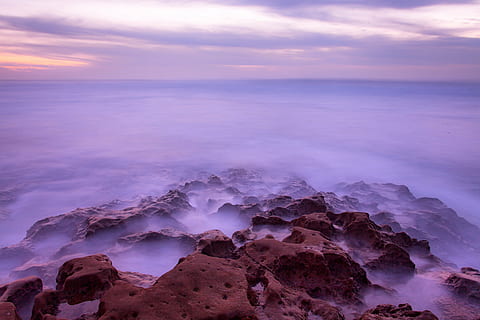 ビーチ, 雲, 海岸, 夜明け, 夕暮れ, 地平線, 自然, 海洋, 岩景, 海, 海景, 岸, 空, 水, 自然の美しさ, 風景 - 自然, 雲 - 空, 静かな情景, 静けさ, 岩, ロック - オブジェクト, 固体, 水の上の地平線, 日没, のどかな, 無人, 岩石層, 土地, 屋外, 紫の, 4K