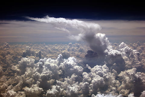 cel, núvol, panoràmica, cloudscape, tempesta, dramàtica, llum solar, atmosfera, inusual, núvol - cel, medi ambient, vista aèria, naturalesa, escenics - natura, cel dramàtic, fons, vent, cumulonimbus, bellesa a la natura, núvol de tempesta, dia, a l'aire lliure, cap gent, a dalt, meteorologia, suavitat, 2K, CC0, domini públic, lliure de regalies
