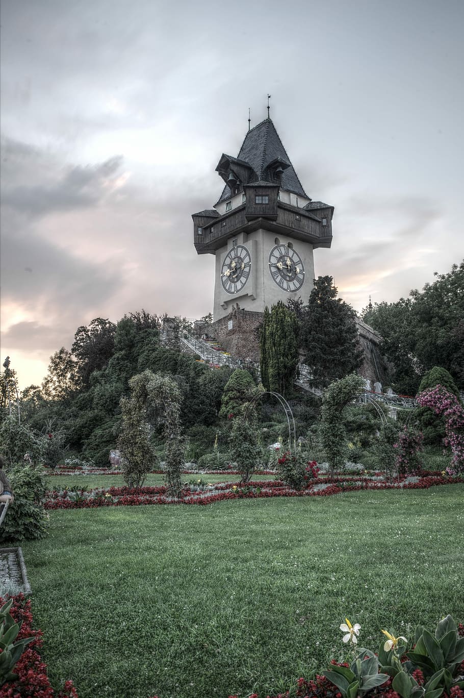 graz, Torre del Rellotge, Austràlia, estiria, referència, llocs d'interès, arquitectura, torre, ciutat, rellotge, jardí de roses, hdr, edifici, barri antic, històricament, edat mitjana, margit wallner, capital, schlossberg, lloc famós, arbre, història, herba, núvol - cel, cel, destinacions de viatge, paisatge, planta, estructura construïda, naturalesa, exterior de l'edifici, creixement, parc, color verd, terra, camp, parc - l'home va fer espai, dia, jardí, a l'aire lliure, cap gent, 4K