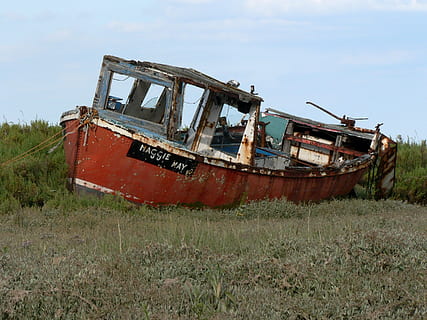 Boot, gestrandet, norfolk, steifer Schlüssel, Transport, Angeln, Meer, verlassen, Wrack, Schiffswrack, rostig, Wasserfahrzeug, alt, beschädigt, obsolet, Himmel, heruntergewirtschaftet, Land, Transportmittel, Verschlechterung, Ablehnen, Gras, Natur, Feld, Tag, keine Leute, Schiff, Metall, draußen, ruiniert, zerstört, Untergang, 2K, CC0, gemeinfrei, lizenzfrei