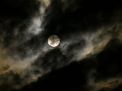 white, moon, clouds, nighttime, moonlight, before lunar eclipse, mystical, night, blood moon, light, lighting, full Moon, sky, planetary Moon, astronomy, moon Surface, dark, space, cloud - Sky, planet - Space, nature, beauty in nature, scenics - nature, no people, low angle view, outdoors, tranquility, eclipse, natural phenomenon, dramatic sky, circle, astrology, 4K, CC0, public domain, royalty free