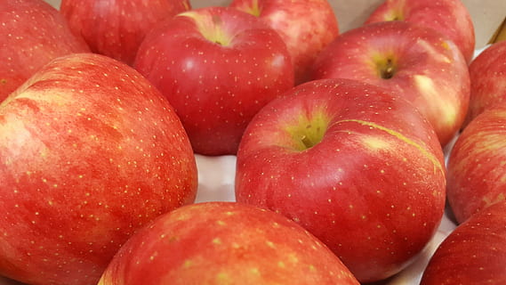 Mela rossa, frutta, rosso, Mela, cibo e bevande, mangiare sano, freschezza, cibo, benessere, avvicinamento, grande gruppo di oggetti, mela - frutto, fotogramma intero, nessuno, natura morta, maturo, gruppo di oggetti, sfondi, abbondanza, in casa, mucchio, gruppo, 2K, CC0, dominio pubblico, privo di copyright