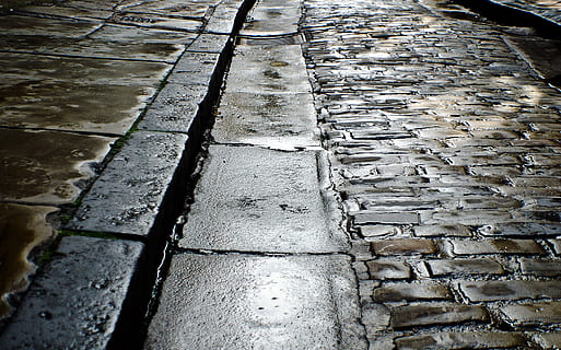 ligero, reflejando, mojado, hormigón, la carretera, piedra, camino, arquitectura, Universidad, Inglaterra, york, historia, estilo, misterio, fondo, nadie, vista de alto ángulo, sendero, agua, modelo, día, antecedentes, naturaleza, fotograma completo, al aire libre, calle, texturizado, transporte, guijarro, antiguo, el camino a seguir, lluvia, temporada de lluvias, ladrillo, adoquín, nivel de la superficie, agua que fluye, 1080P, CC0, dominio público, libre de derechos