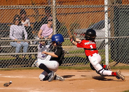 baseball, corridore, punteggio, scorrevole, diapositiva, sport, gioco, Punto, attività, azione, fan, giocando, concorrenza, giocatore, attivo, piccola lega, atletico, ragazzi, palla, correre, spettatori, gli appassionati di sport, genitori, baseball - sport, Lega giovanile, giocatore di baseball, uniforme sportiva, all'aperto, persone, squadra sportiva, persone reali, lunghezza intera, bambino, recinto, casco da baseball, infanzia, uomini, casco, recinzione a rete, barriera, giorno, confine, stili di vita, Mazza da baseball, maschi, gruppo di persone, squadra di baseball, abbigliamento sportivo protettivo, 1080P, CC0, dominio pubblico, privo di copyright
