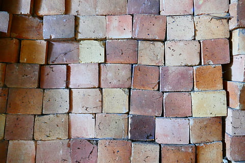 mursten, væg, murværk, sten-, lager, opbevaring, baggrunde, mønster, arkitektur, materiale, byggebranchen, murbygningsfunktion, fuld ramme, ingen mennesker, dag, tekstureret, gentagelse, tæt på, arrangement, blok, blokform, solid, bygget struktur, høj vinkel visning, stak, udendørs, brosten, 5K, CC0, offentligt domæne, royaltyfrie