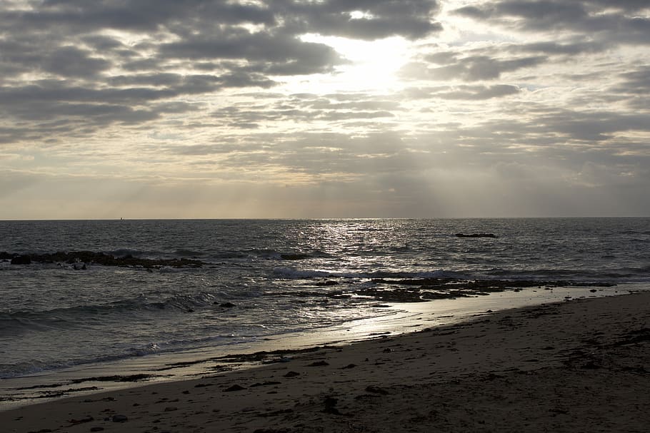 hav, aften, solnedgang, skyer, solnedgang på havet, Frankrig, horisont, strand, Nordsøen, sand, tusmørke, marin, landskab, side, lysstråle, vand, côtes d'armor, bretagne, himmel, natur, sky - himmel, bølge, horisont over vand, ingen mennesker, udendørs, sommer, kystlinje, scenics, cloudscape, rejse steder, skumring, sollys, skønhed i naturen, ro, scenics - natur, jord, rolig scene, idyllisk, ikke-urbane scene, 5K